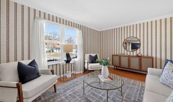 618 Running Creek Dr, Ballwin, MO 63021