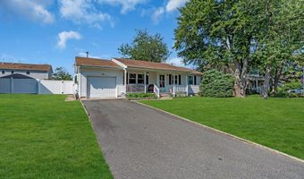 27 Carver St, Bayville, NJ 08721