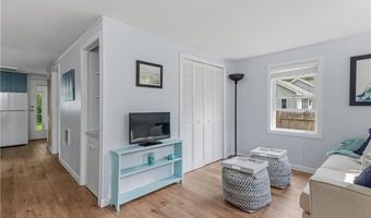 8 Presque Isle Trl, Narragansett, RI 02882