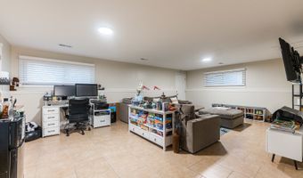 1527 W Holtz Ave, Addison, IL 60101