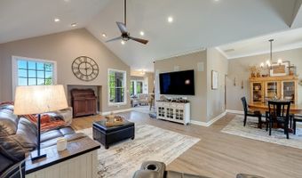 5120 Country Hills Dr, Aurora, IN 47001