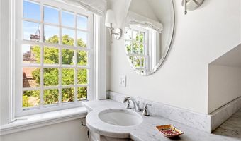 42 Second St, Newport, RI 02840
