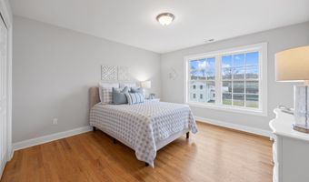 48 Willow St, Cheshire, CT 06410