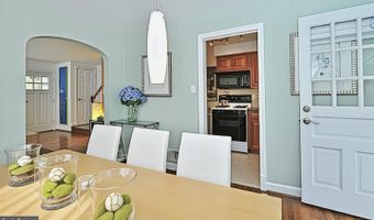 21 E OAK St E, Alexandria, VA 22301