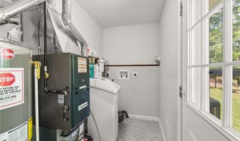 794 Robinhood Dr, Aurora, OH 44202