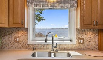 15 Shore Dr, Barrington, RI 02806