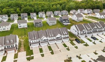 800 Dipper Ln 3, Aurora, OH 44202