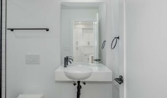 722 KENYON St NW #2, Washington, DC 20010