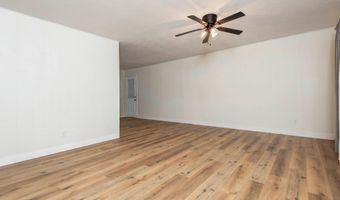 1520 S Carnation Dr, Aurora, MO 65605