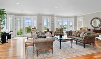 41 Castle Hill Ave, Newport, RI 02840