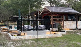 828 Shady Grv, Adkins, TX 78101