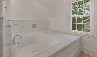 82 Van Zandt Ave, Newport, RI 02840