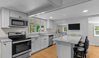 31 Brookside Dr, North Smithfield, RI 02896