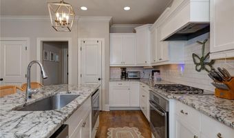 2209 N DONAHUE Dr, Auburn, AL 36830