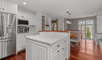 140 RIVER Dr, Appleton, WI 54915