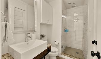 1739 D St NE, Washington, DC 20002