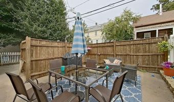 36 Dixon St, Newport, RI 02840
