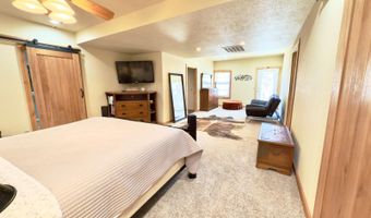 300 Round Up Ln, Bakersfield, MO 65609