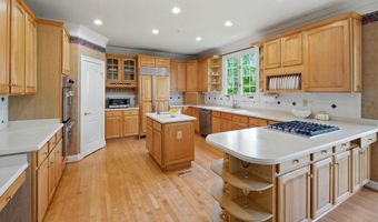 6211 YORKSHIRE Ter, Bethesda, MD 20814