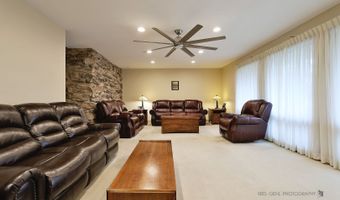 20 W371 Diversey Ave, Addison, IL 60101