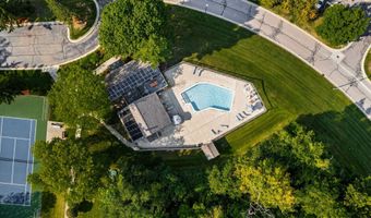 2202 Pine Grove Ct, Ann Arbor, MI 48103