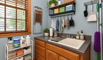 355 Connecticut Cir, Indianapolis, IN 46217