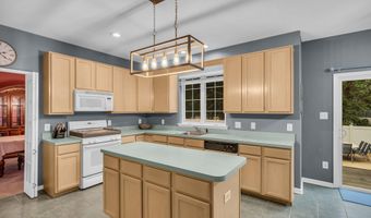 12 Brittany Dr, Bayville, NJ 08721
