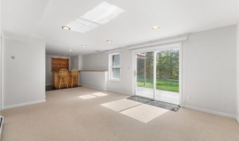 17 Doire Rd, Cumberland, RI 02864