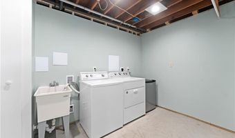 106 Lauri Dr, Charlestown, RI 02813