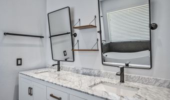 444 S MEADOWS Dr, Chandler, AZ 85224