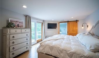 136 Aldrich Rd, Glocester, RI 02857