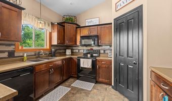 1409 W Creekside Dr, Brandon, SD 57005