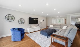 1132 S Fernandez Ave, Arlington Heights, IL 60005