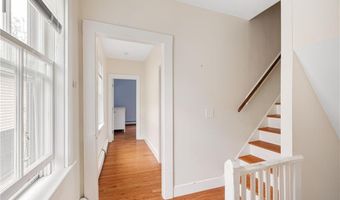 7 Marsh St, Newport, RI 02840