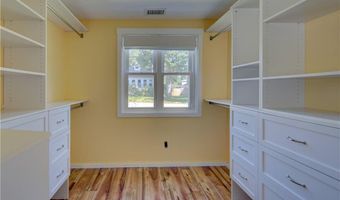 33 Spruce Ln, Bristol, RI 02809