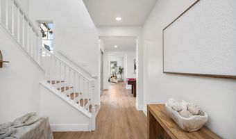 3749 Arapaho Pl, Carlsbad, CA 92010