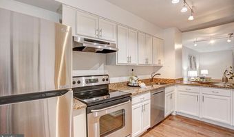 927 S ROLFE St 2, Arlington, VA 22204
