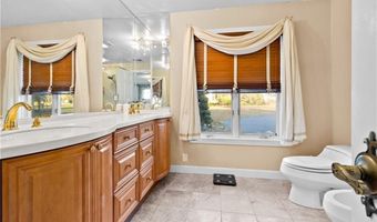 1 Middlebrook Ln, Lincoln, RI 02865