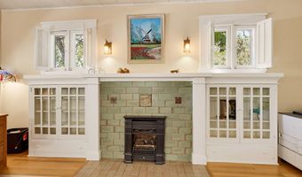 307 N Main St, Ashland, OR 97520