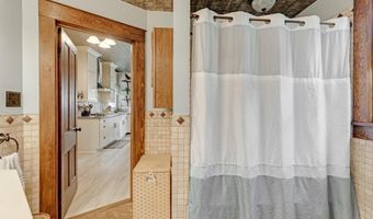 804 S Jackson St, Auburn, IN 46706