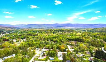 26 Knoll Crest Ln, Bennington, VT 05201