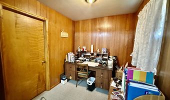 912 S Lloyd St, Aberdeen, SD 57401
