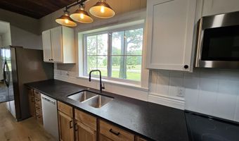 3073 State Highway WW, Aurora, MO 65605