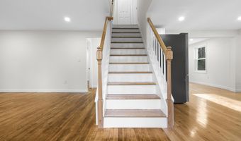 117 W Chippen Hill Rd, Burlington, CT 06013