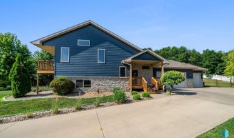 212 N Fairway Dr, Brandon, SD 57005