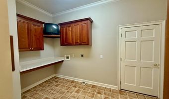 708 Town And Country Dr, Adel, GA 31620
