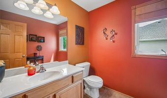 237 19th St SW, Altoona, IA 50009