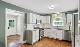 3839 Woodleaf Rd, Charlotte, NC 28205