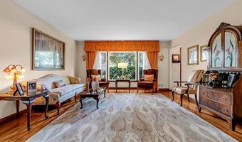 28 Doherty Dr, Middletown, NJ 07748