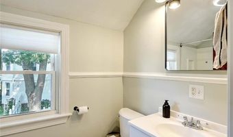 15 Wollaston St, Cranston, RI 02910